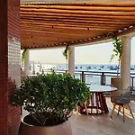 IATE PLAZA - CALÇADÃO - Frente Mar Flat 205