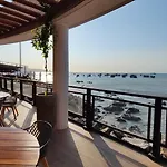 IATE PLAZA - CALÇADÃO - Frente Mar Flat 205